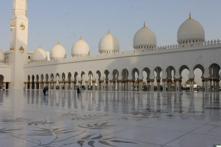 Grand mosque in Abu Dhabi4