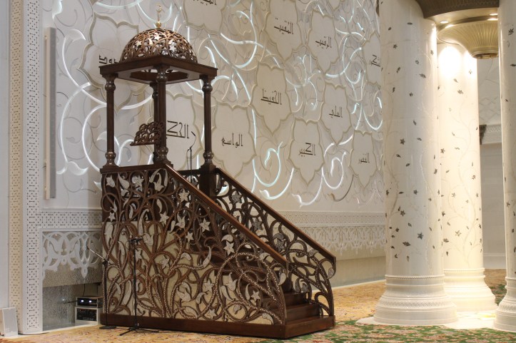 Inside the Grand mosque in Abu Dhabi2