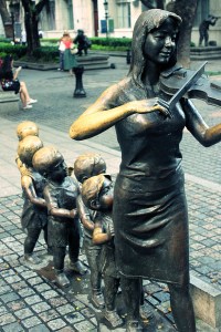 Shamian Island Bronze statue 2